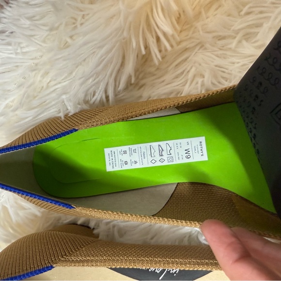 NWOT ROTHY’S The High Point in Wren Captoe tan and black - Picture 6 of 6